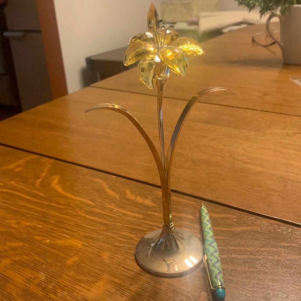 The fiberglass standing lily.